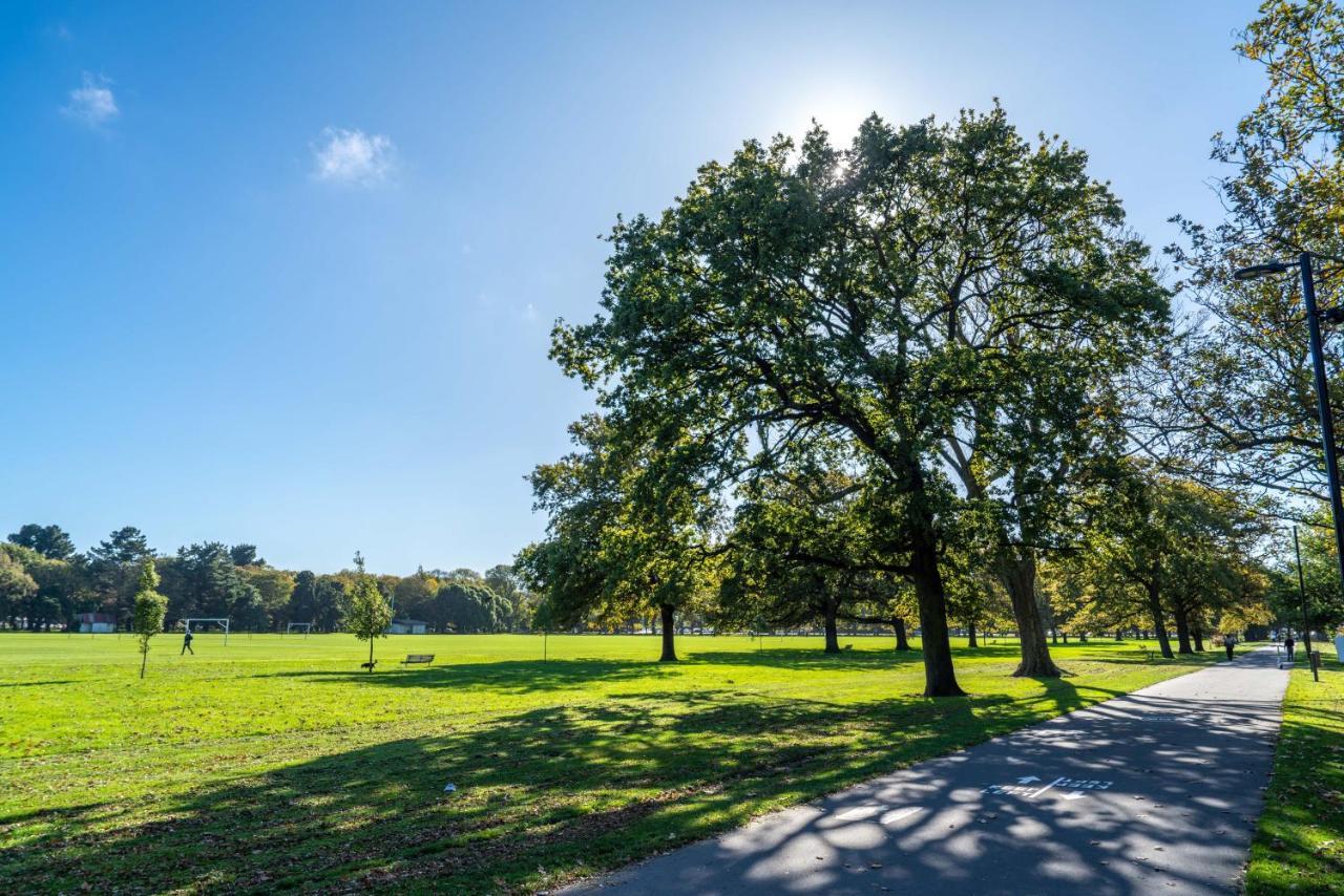 Apartament King Bed On Hagley Park Corner In The Cbd Christchurch Zewnętrze zdjęcie